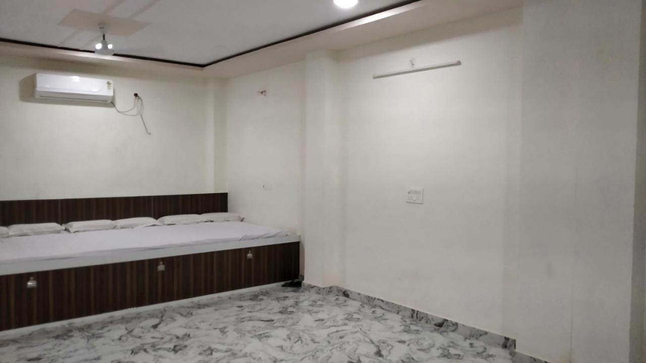 Rajlakshmi Guest House Mathura Exterior foto